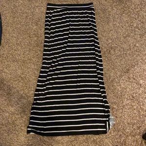 Maxi skirt with slit